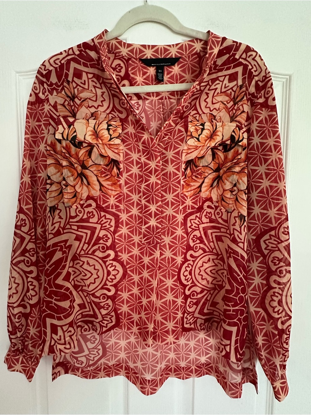 White House Black Market NWOT Red and Coral Floral Print V-Neck Tunic